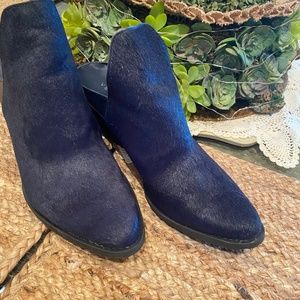 Very Volatile slip on shoe boots size 7 blue calf hair